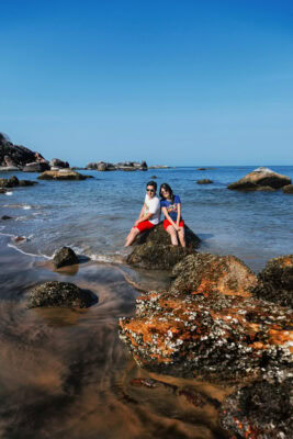 funny goa beach pre-wedding photography
