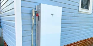 Tesla powerwall 3 installer on home