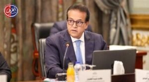 الصحة تبحث التوسع في جراحات استبدال المفاصل باستخدام الروبوت