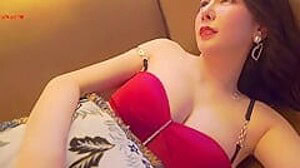 Li Lisha Nu Than Cua Su Pha Tron Giua Hai Dong Mau Va Bo Nguc Quyen Ru Cam Do De An Thit Ga M Vi So Tien Lon