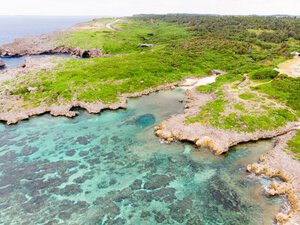 投稿についてもっと詳しく [無料素材]宮古島の秋の伊良部島白鳥崎上空からの景色