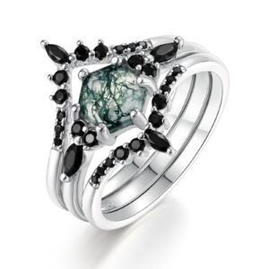 Entrepreneur wearing single ring