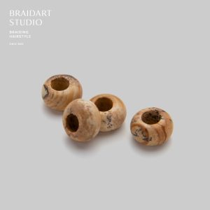 Бусина каменная из пейзажной яшмы.