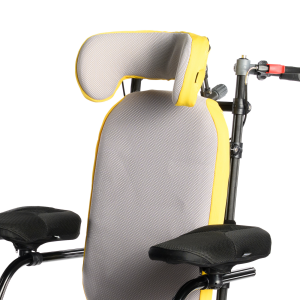 Winged contour headrest with lateral support wings designed to stabilise head positioning in specialist seating