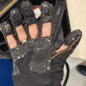 Guante Ironhand en las instalaciones de Iruña Tecnologías