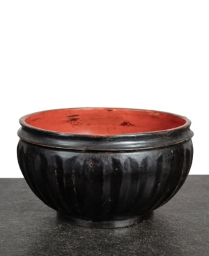 Traditional Burmese lacquer rice bowl (Small) in black and ochre from Mulberry Home India