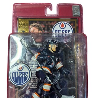NHL Posed - Connor Mcdavid (Edmonton Oilers Reverse Retro Gold Label Autograph)