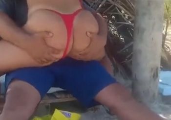 Coroa Fodeu com Desconhecido na Praia