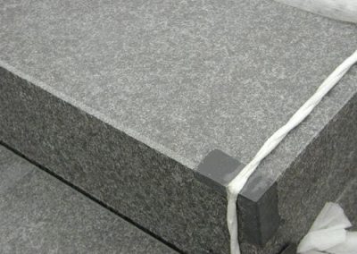 Blockstufen Außentreppen Garten Stufen Basalt geflammt Natursteine Eckert Frankenhardt Gartengestalltung Schwäbisch Hall Crailsheim Gaildorf Ellwangen