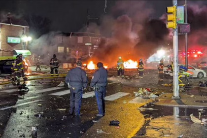 Avião de pequeno porte cai na Filadélfia, nos EUA