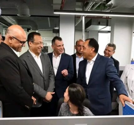 رئيس الوزراء يتفقد تيلي بيرفورمانس بالإسكندرية