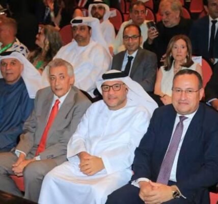 القاهرة تفتح ستارتها على التجريب.. انطلاق الدورة الـ 33 بحضور دولي لافت