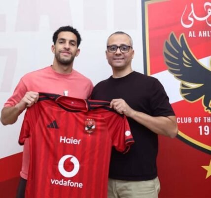 مصطفى شوبير يجدد عقده مع الأهلي حتى 2029