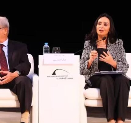 الهوية ليست قالباً جامداً.. رسائل مايا مرسي من قلب مكتبة الإسكندرية