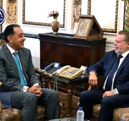 رئيس الوزراء ومحافظ البنك المركزي يبحثان مستجدات الاقتصاد وتطورات التدفقات الدولارية