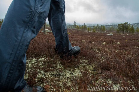 Vandring med regnbyxa