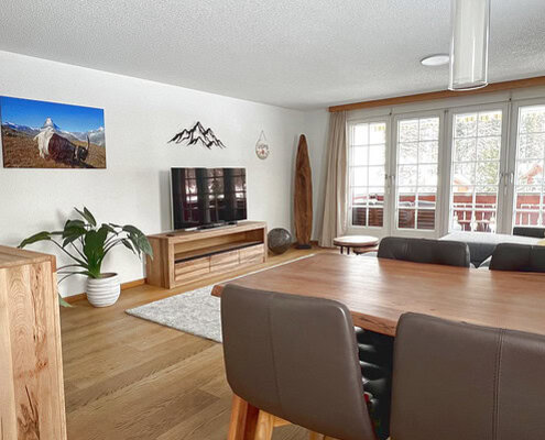 2 Zimmer Apartment Esstisch mit Wonzimmer