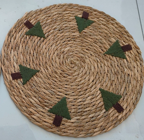 seagrass placemat with embriodery christmas tree