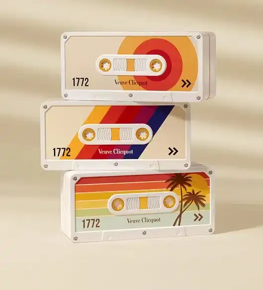 trois boites champagne style cassette empilées