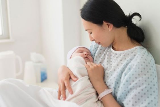 Nghỉ sinh con có cần báo trước với công ty hay không?