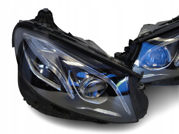 MERCEDES E KLASA 238 C238 MULTIBEAM LED PRAWA NIEBIESKA