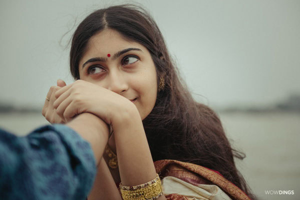 couple on the boat in kolkata