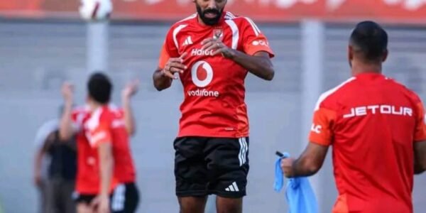 الأهلي يعلن تشكيله أمام سموحة في الدوري.. طاهر وبن شرقي يقودان هجوم الأحمر