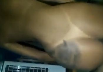 Vídeo Carioca com funkeira safada da favela quicando no pau com putaria alta