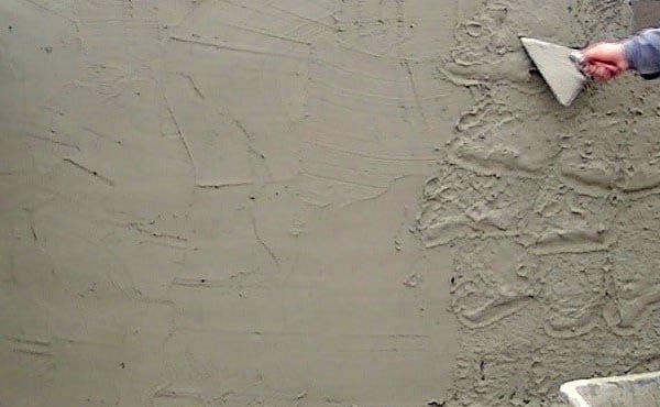 Applying Ideal Drymix cement plaster for smooth wall finishing