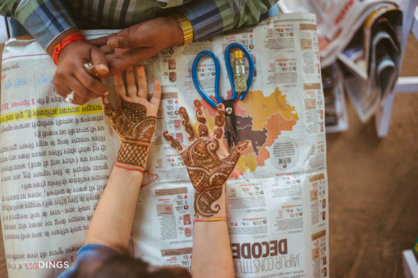 mehendi shot destination Wedding photography -priyanka-srinivas- WOWDINGS- chomu palace-jaipur