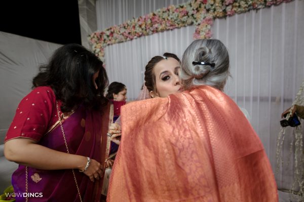 Sarah Hashmi at her Nikaah kissing mother Dr. Kausar Wizarat Hashmi