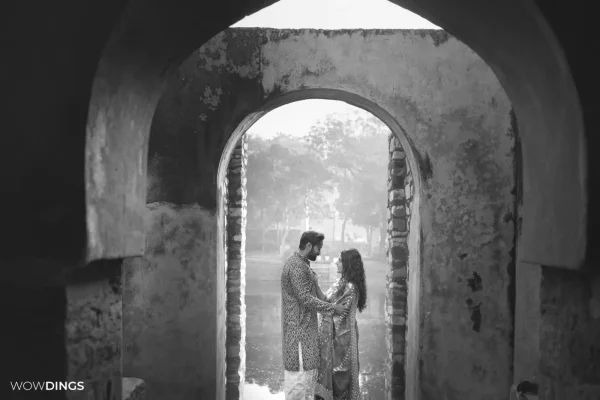 black and white aesthetic couple photography