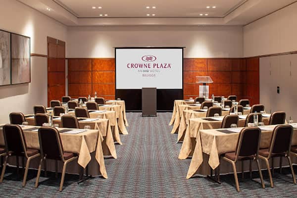 Salle séminaire jeu de management Crown Plaza