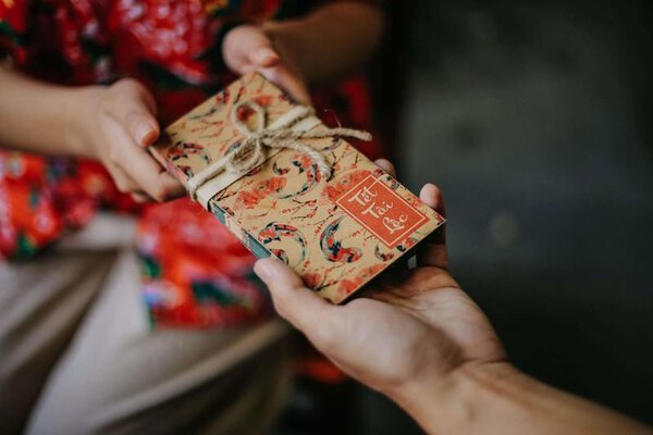 Bố mẹ có được toàn quyền định đoạt tiền lì xì của con?