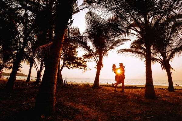 funny goa beach pre-wedding photography