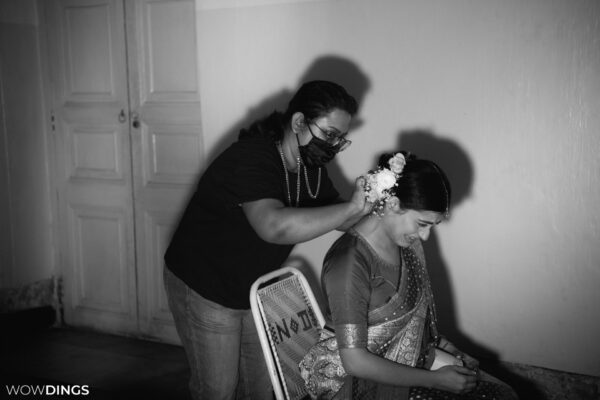 bengali bride wearing jewellery