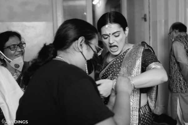 bengali bride wearing jewellery