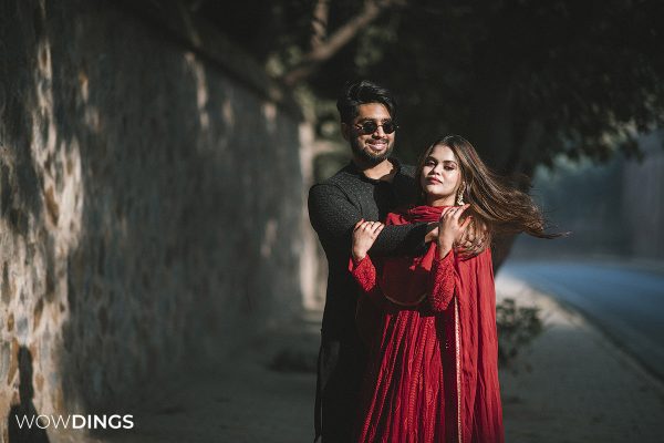 Pre-wedding intimate photography in Delhi streets