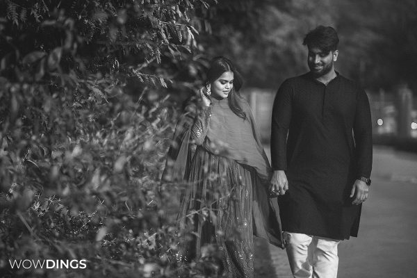 Pre-wedding black and white photography in Delhi streets