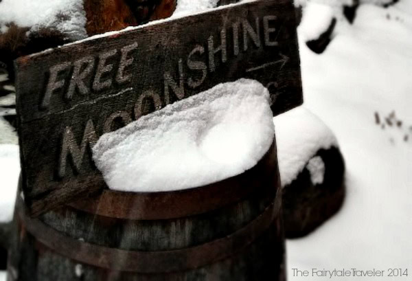 A Travel Guide to Moonshine in the Smoky Mountains 18 Get your free samples of legal moonshine at the Ole Smoky Tennessee Moonshine Distillery in Gatlinburg, TN