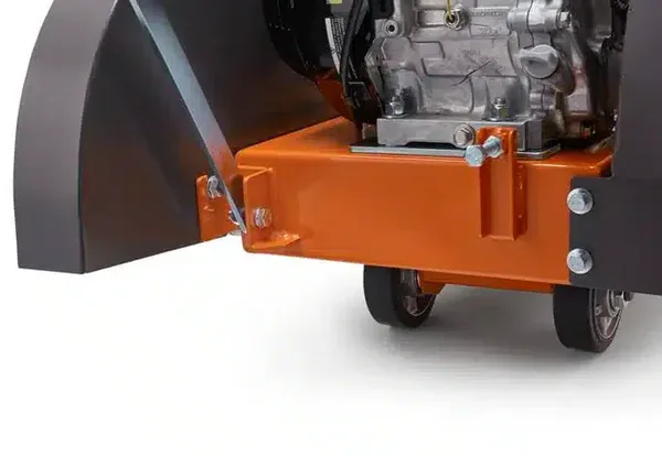 The silver engine of FS400LV 11.7HP 20″ HONDA