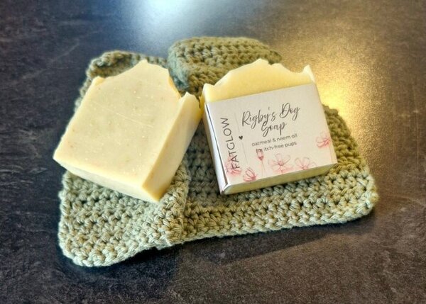 Fatglow Rigby's Dog tallow soap with bentonite clay, neem oil and colloidal oats, handmade in New Zealand