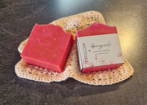Fatglow Honeysuckle tallow soap with Himalayan Rhubarb powder and Honeysuckle fragrance, handmade in New Zealand