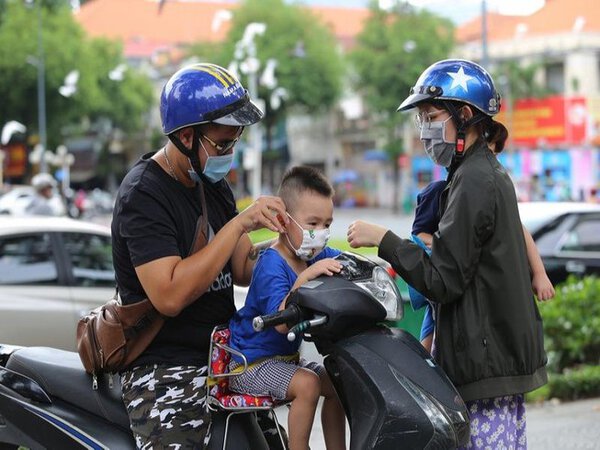 Thực hiện đúng các khuyến cáo từ Bộ Y tế để bảo vệ bản thân và mọi người xung quanh