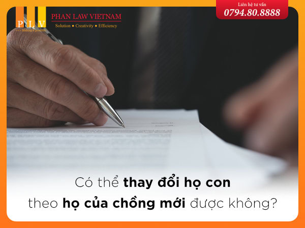 Có thể thay đổi họ con theo họ của chồng mới được không?