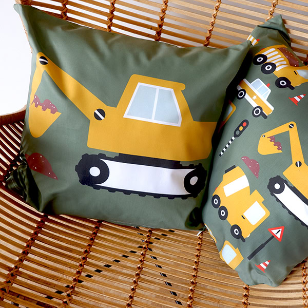 kinderkamer kussen graafmachine olijfgroen