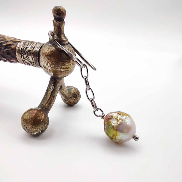 Chained pearl earring