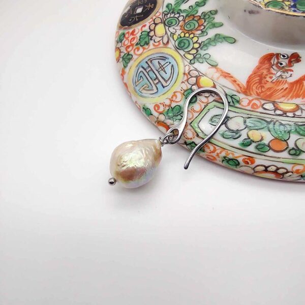 Baroque pearl earring