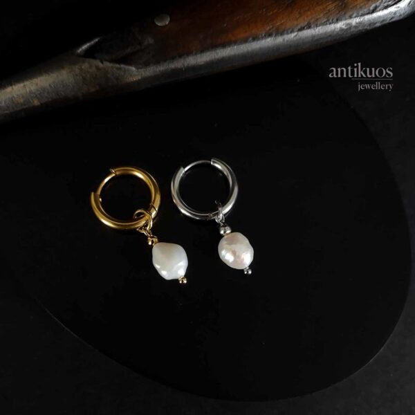 Simple Pearl earring