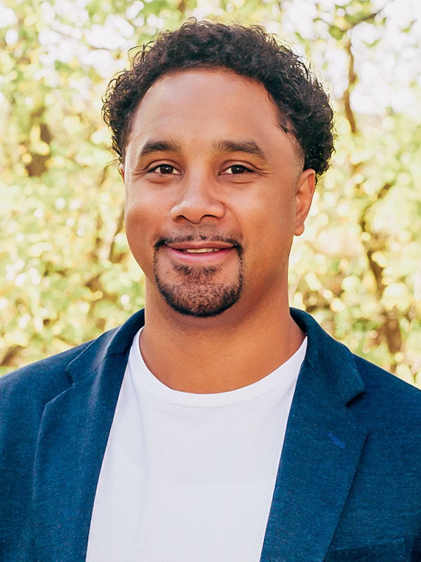 2020 Headshots Jonathan